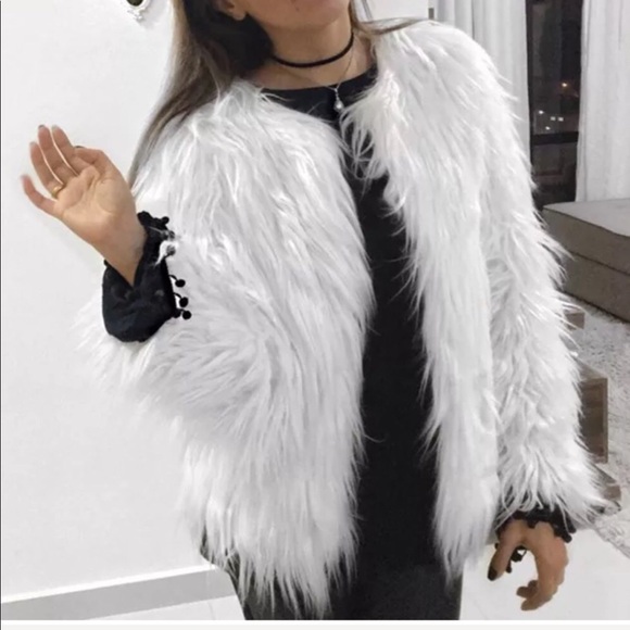 💋STUNNING💋FLUFFY WHITE FAUX FUR SHAGGY COAT - Picture 2 of 9